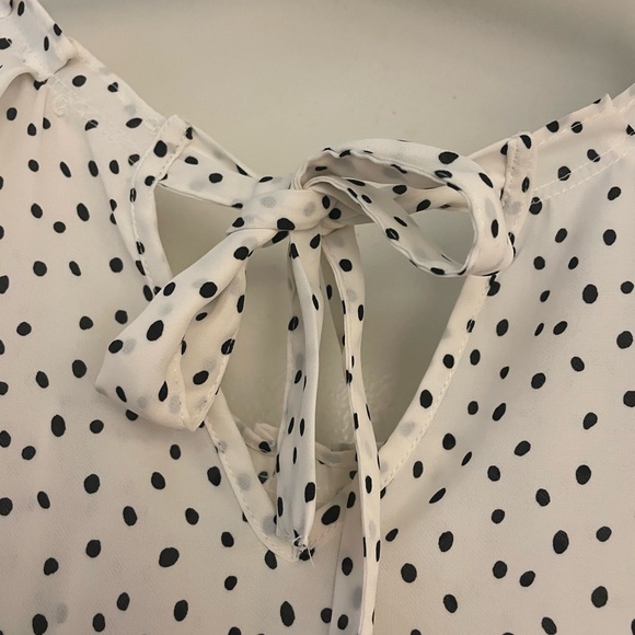 LC Lauren Conrad White Black Polka Dot Pleated Top - Size Medium - Picture 5 of 7